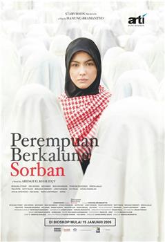 裹头巾的女人观看